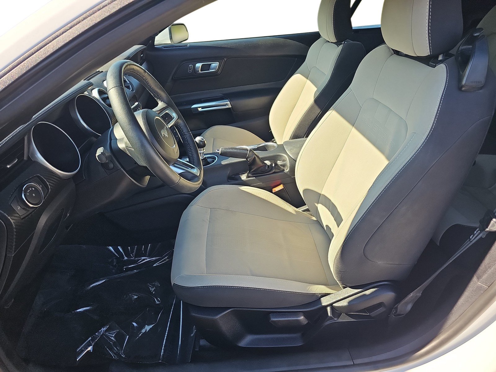 Used 2019 Ford Mustang Convertible RWD image 11