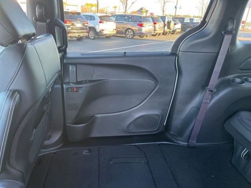 New 2026 Chrysler Pacifica Select w/ S Appearance Package image 12