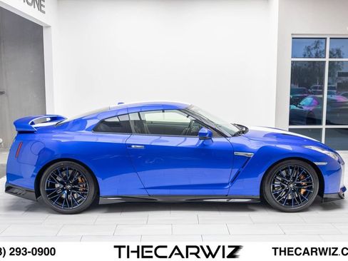 Used 2020 Nissan GT-R Premium AWD/4WD image 32