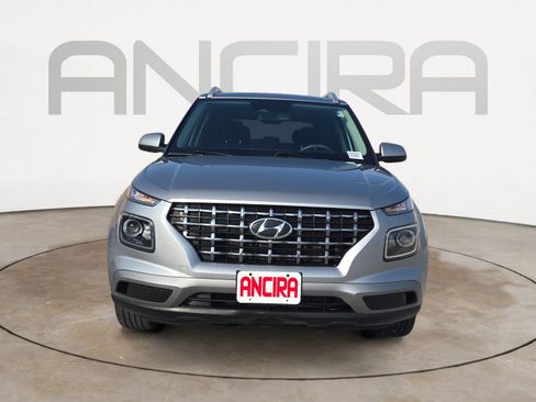 Used 2024 Hyundai Venue SEL image 5