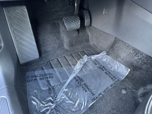 Used 2024 Volkswagen Jetta SE w/ Panoramic Sunroof Package image 19