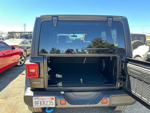 Used 2023 Jeep Wrangler Unlimited Sahara AWD/4WD image 11