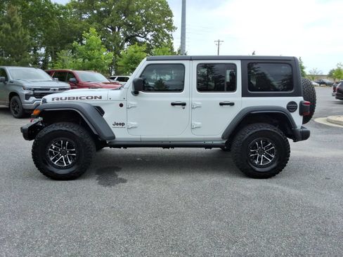 Used 2024 Jeep Wrangler Unlimited Rubicon w/ XTREMEE 35" Tire Package AWD/4WD image 8