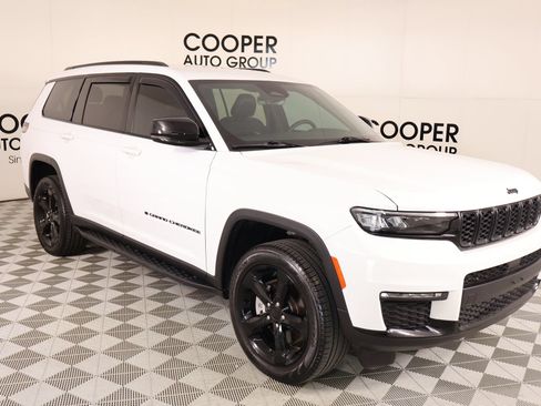 Used 2025 Jeep Grand Cherokee L Limited w/ Black Appearance Package AWD/4WD image 1