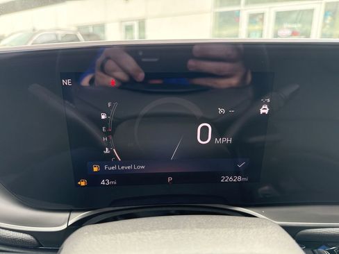 Used 2025 Buick Envista Sport Touring image 9