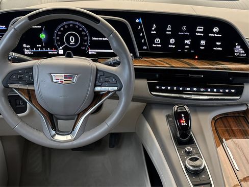 Used 2023 Cadillac Escalade ESV Sport Platinum w/ LPO, ONYX Package RWD image 17