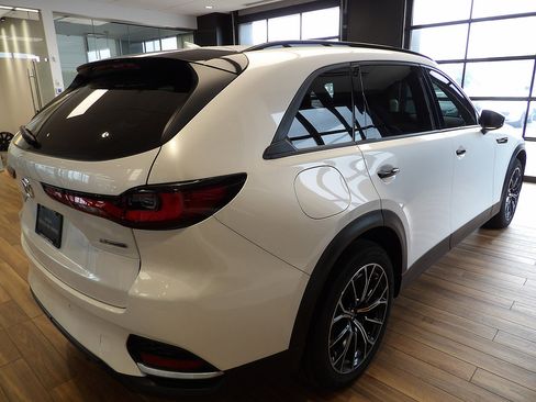 Certified 2025 MAZDA CX-70 Plug-In Hybrid w/ Premium Plus AWD/4WD image 6