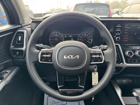 Used 2023 Kia Sorento LX AWD/4WD image 15