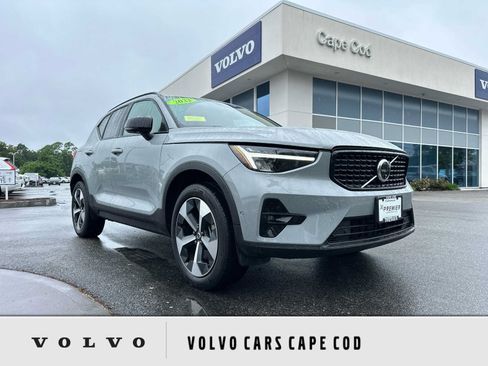 Used 2024 Volvo XC40 B5 Plus w/ Protection Package Premier AWD/4WD image 1
