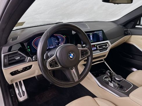 Used 2022 BMW 330i Sedan w/ M Sport Package image 9