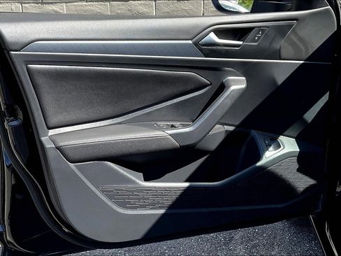 Used 2022 Volkswagen Jetta SE w/ Panoramic Sunroof Package image 22