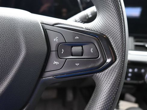 Used 2025 Chevrolet Trax LT FWD image 21