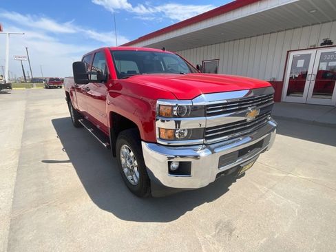 Used 2015 Chevrolet Silverado 2500 LT w/ LT Convenience Package AWD/4WD image 2