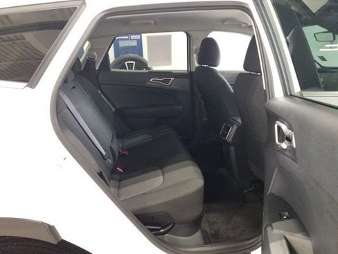 Used 2024 Kia Sportage LX AWD/4WD image 16