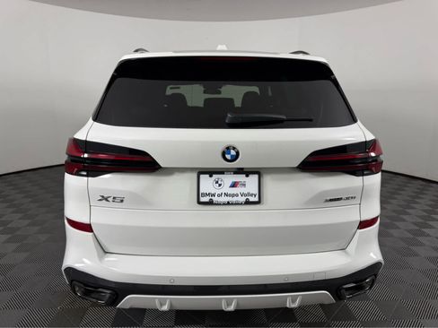 New 2026 BMW X5 xDrive40i w/ M Sport Package AWD/4WD image 4