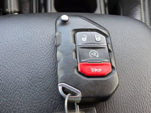 Used 2022 Jeep Wrangler Unlimited Sahara w/ Cold Weather Group AWD/4WD image 32