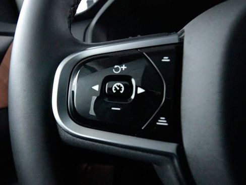 Certified 2025 Volvo XC90 B6 Plus w/ Protection Package Premier image 11