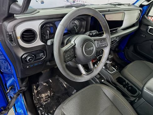 Used 2024 Jeep Wrangler Unlimited AWD/4WD image 19