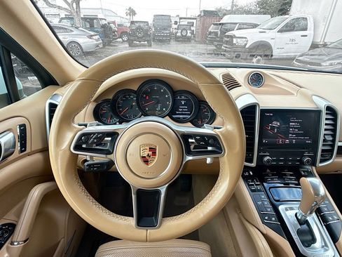 Used 2017 Porsche Cayenne image 12