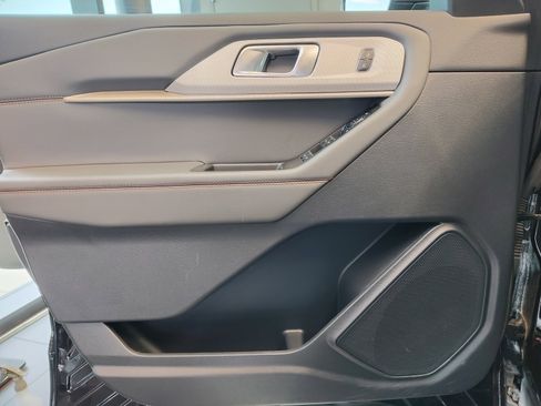 Used 2025 Ford Explorer Active image 29