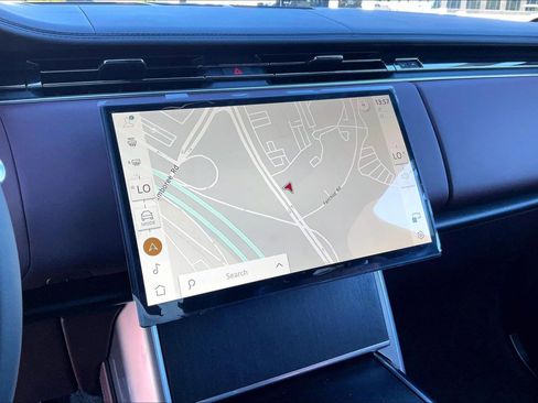 New 2025 Land Rover Range Rover SE image 8