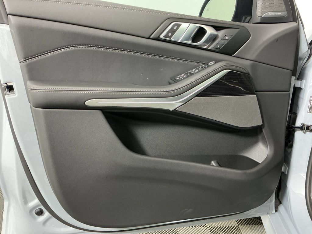 Used 2026 BMW X5 sDrive40i w/ M Sport Package RWD image 21