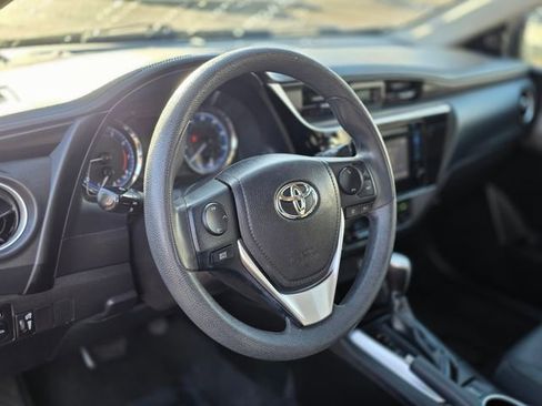 Used 2019 Toyota Corolla LE image 12