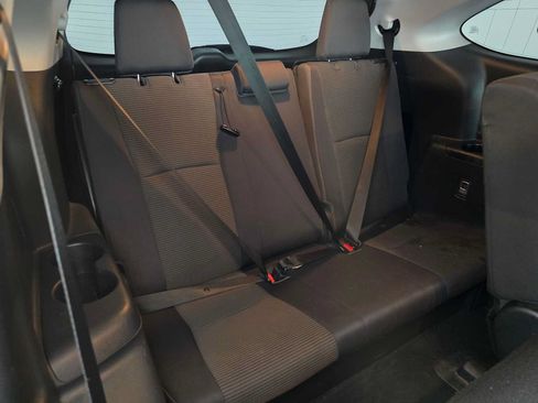Used 2020 Toyota Highlander L FWD image 13