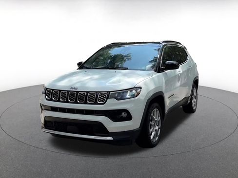 Used 2025 Jeep Compass Limited AWD/4WD image 5