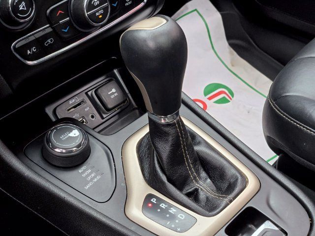 Used 2015 Jeep Cherokee Limited AWD/4WD image 31