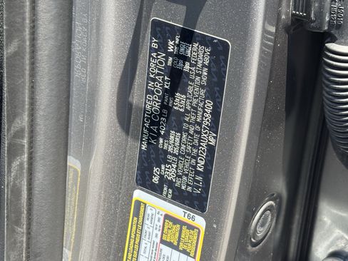 Certified 2025 Kia Soul LX w/ LX Technology Package FWD image 30