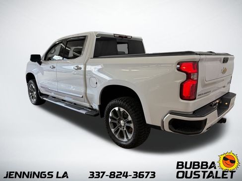 Used 2023 Chevrolet Silverado 1500 High Country w/ Z71 Off-Road Package image 3