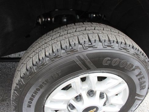 Used 2025 Chevrolet Silverado 2500 LT w/ Convenience Package AWD/4WD image 8