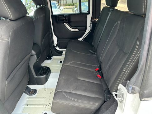 Used 2017 Jeep Wrangler Unlimited Rubicon w/ Connectivity Group AWD/4WD image 24
