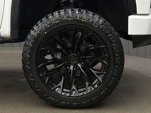 Used 2026 GMC Sierra 1500 AT4 w/ AT4 Premium Package AWD/4WD image 9