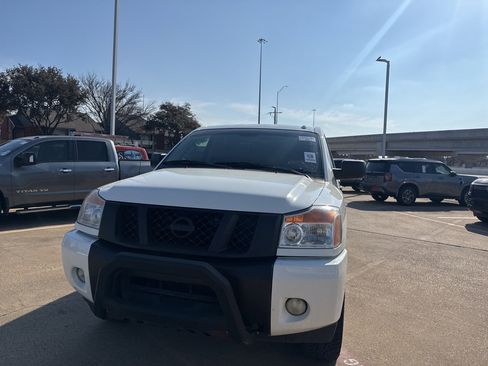 Used 2014 Nissan Titan SV w/ SV Value Truck Package image 4