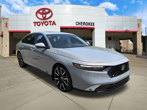 Used 2025 Honda Accord Touring image 3