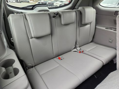 Used 2018 Toyota Highlander XLE image 17