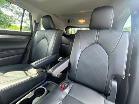 Certified 2025 Toyota Highlander Platinum AWD/4WD image 44