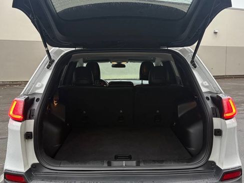 Used 2019 Jeep Cherokee Latitude Plus image 17