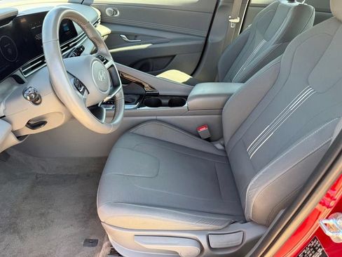 Used 2025 Hyundai Elantra SEL FWD image 10
