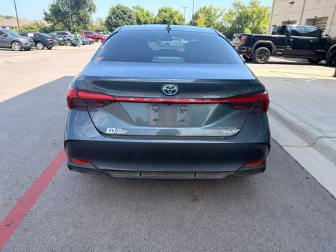 Used 2022 Toyota Avalon Limited FWD image 8