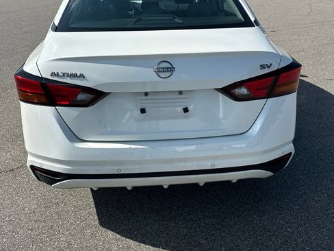 Used 2024 Nissan Altima 2.5 SV FWD image 6