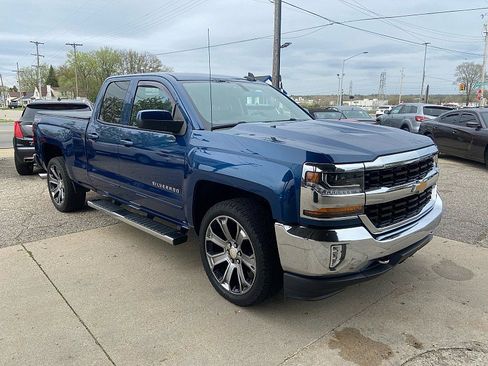 Used 2017 Chevrolet Silverado 1500 LT w/ All Star Edition AWD/4WD image 4