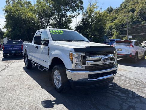Used 2017 Ford F250 XLT AWD/4WD image 2