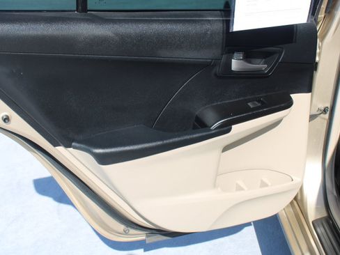 Used 2012 Toyota Camry LE FWD image 13