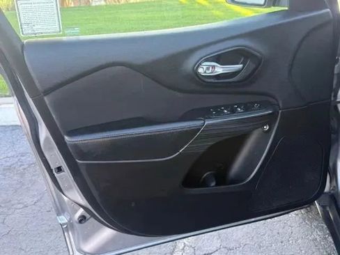 Used 2015 Jeep Cherokee Latitude FWD image 7