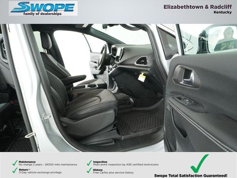 New 2026 Chrysler Voyager LX image 9