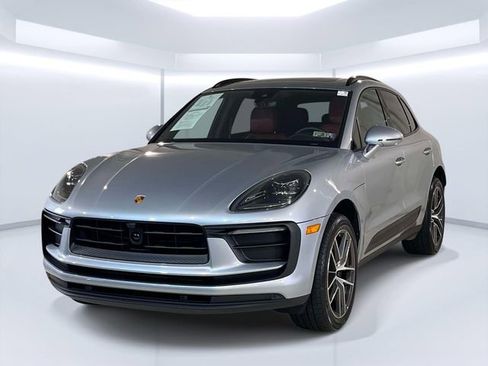 Certified 2025 Porsche Macan AWD/4WD image 1