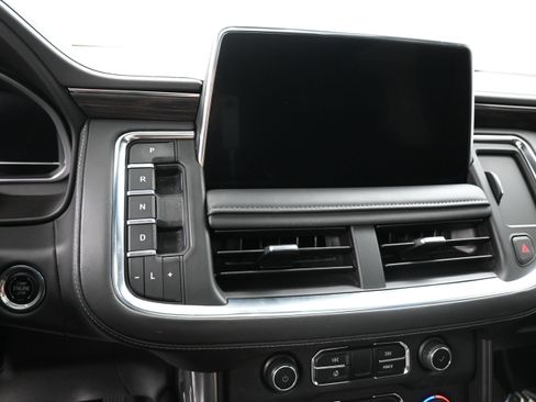 Used 2023 Chevrolet Tahoe Z71 w/ Luxury Package AWD/4WD image 16